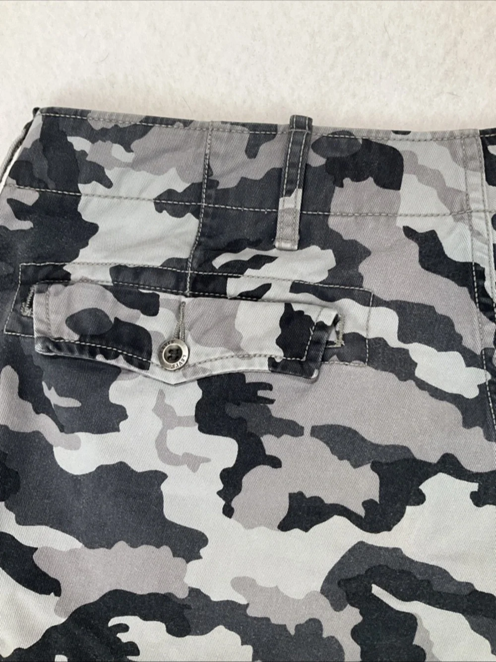 Levi's Cargo Shorts Black & Gray Camo Utility Pockets Baggy Men's Size 34